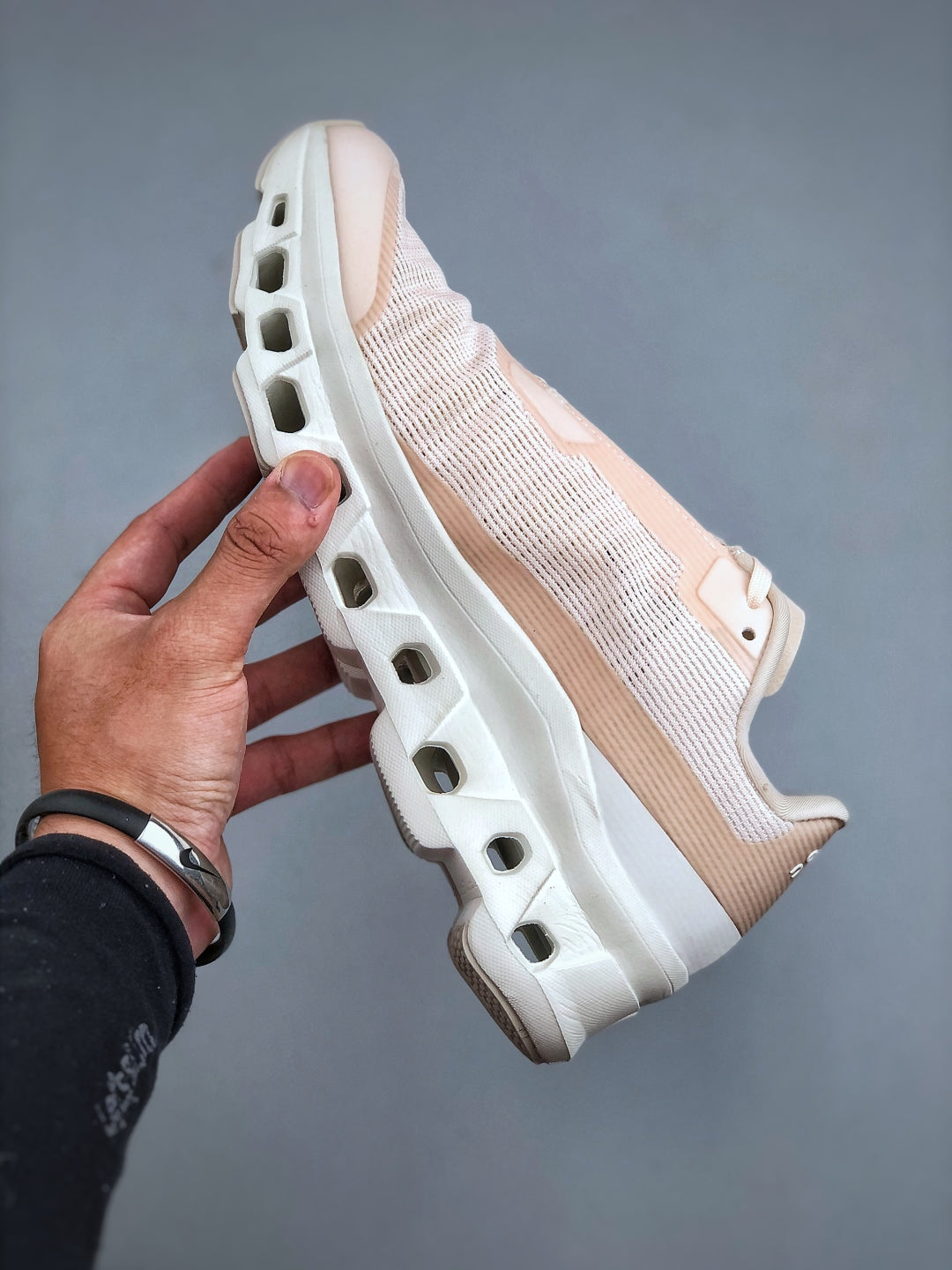 ON Cloudmonst! Void Sneaker