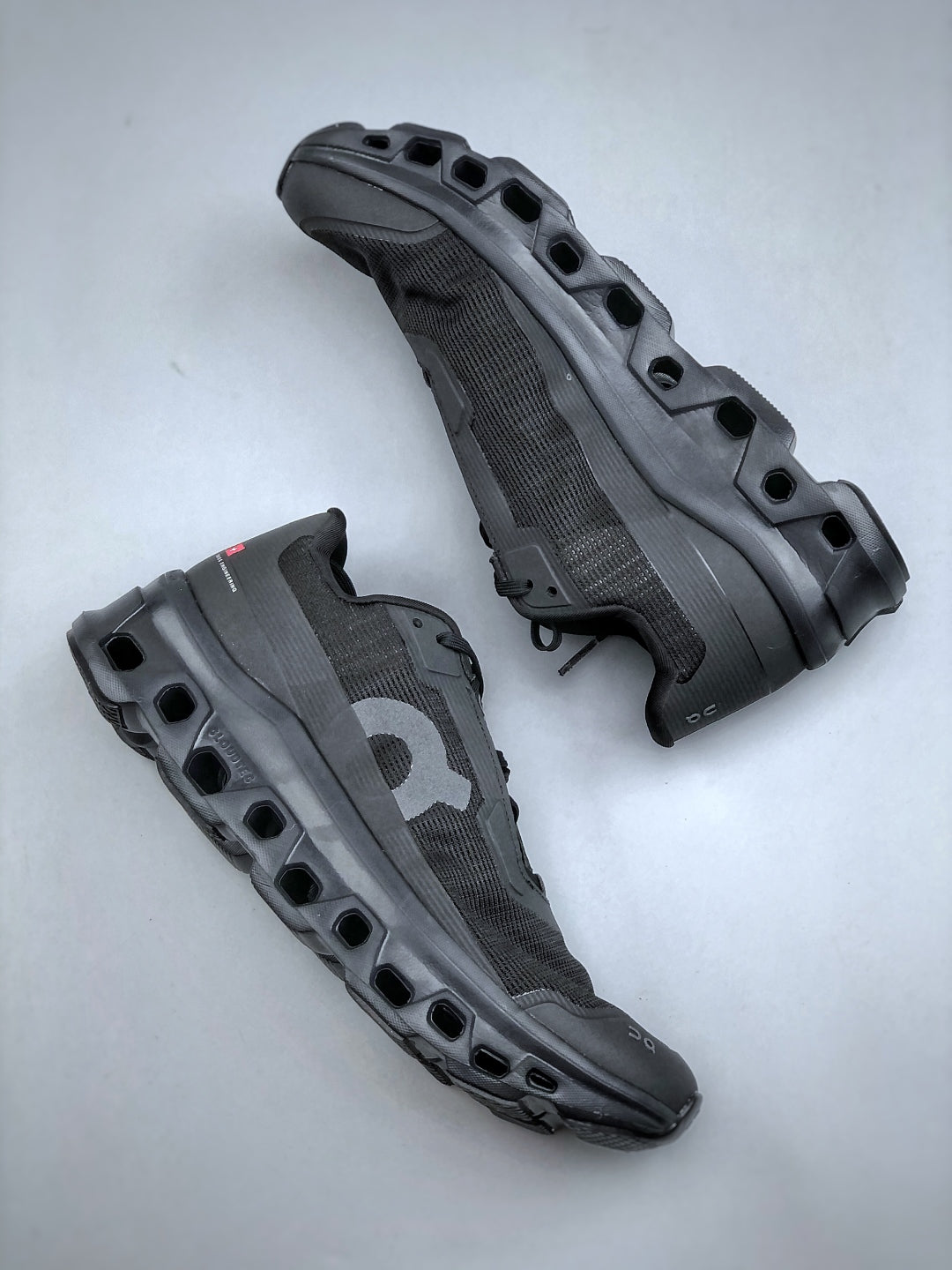 ON Cloudmonst! Void Sneaker
