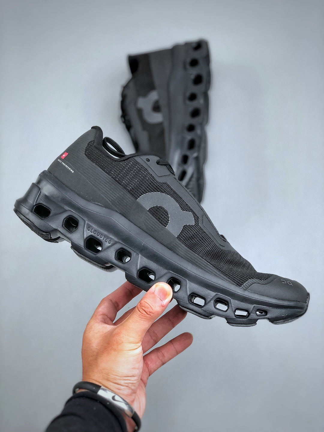 ON Cloudmonst! Void Sneaker