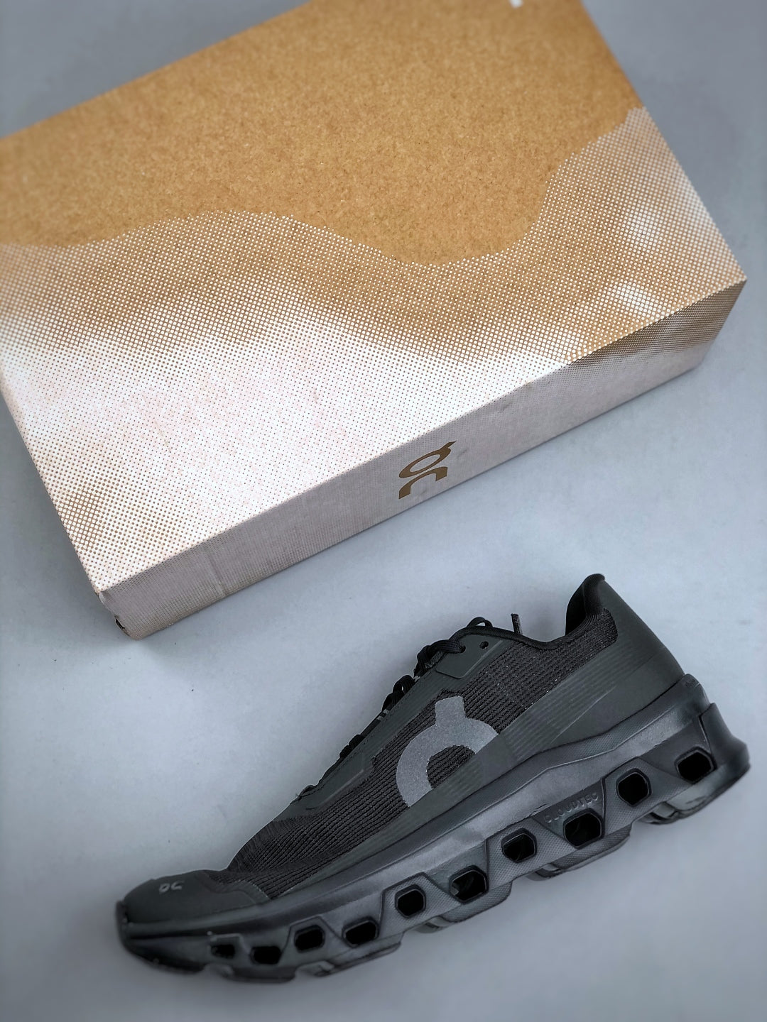ON Cloudmonst! Void Sneaker
