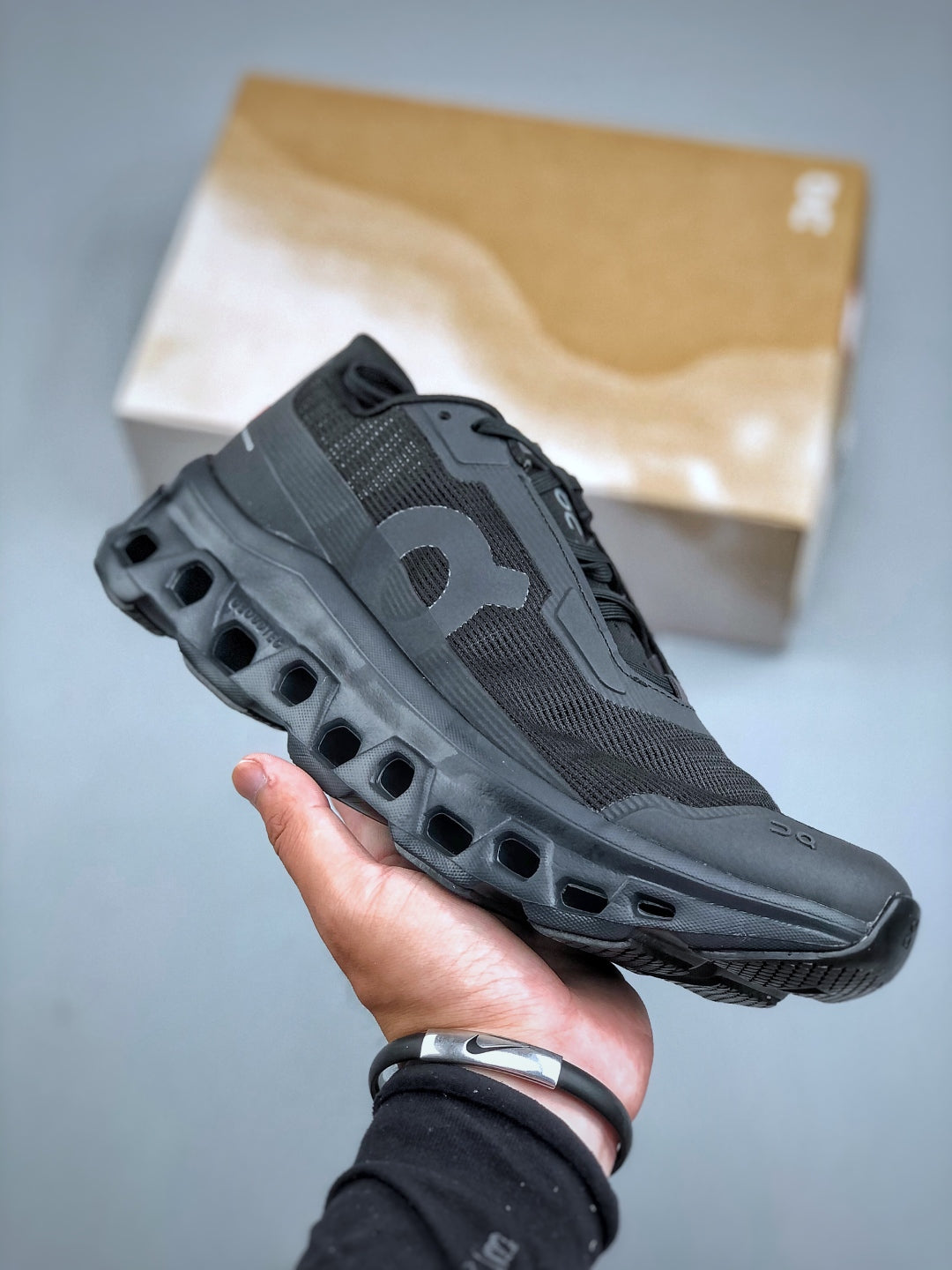ON Cloudmonst! Void Sneaker