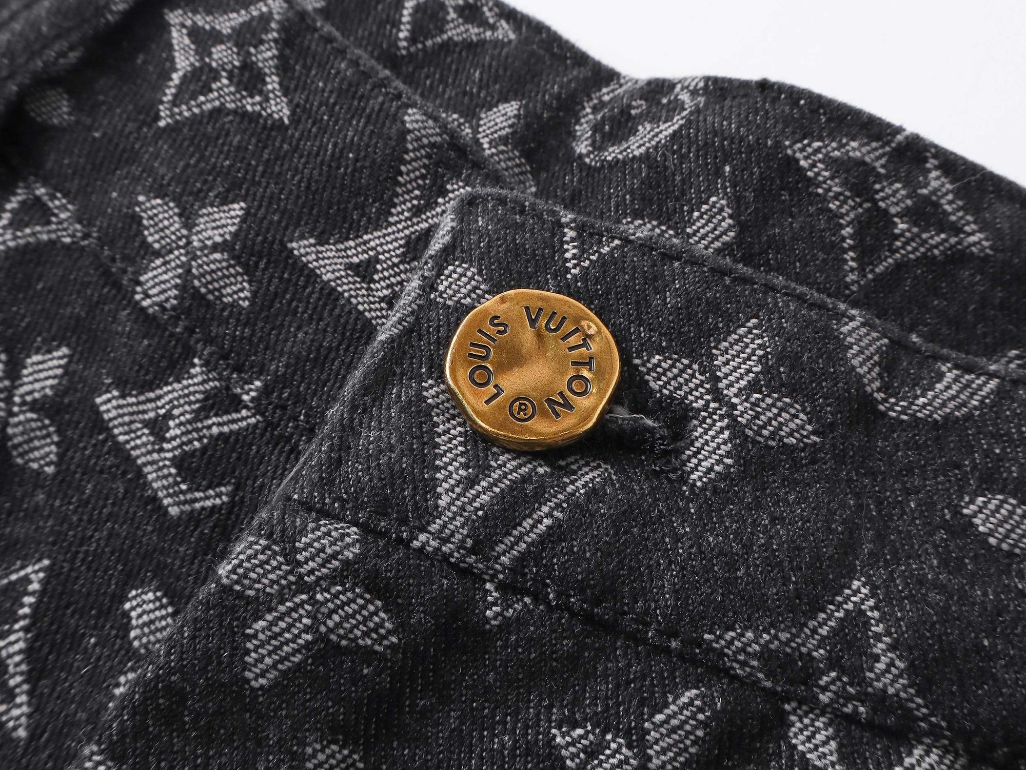 شورت بشعار LV مونوغرام 