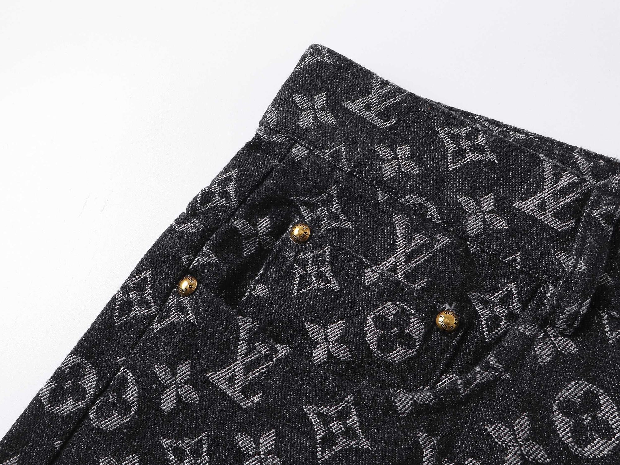 شورت بشعار LV مونوغرام 