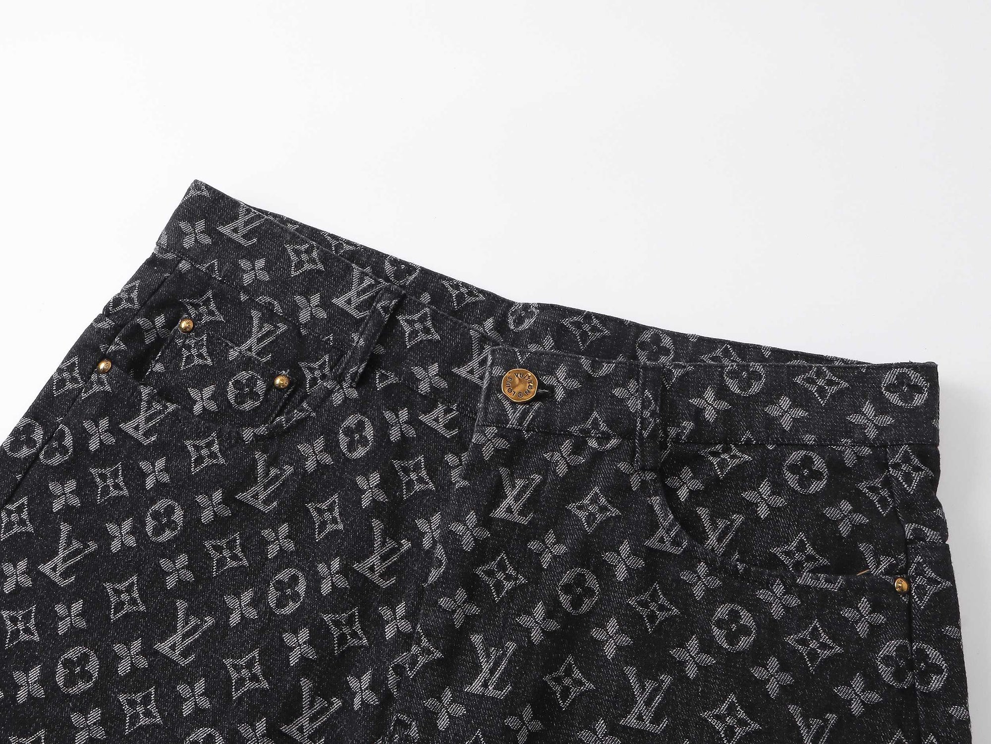 شورت بشعار LV مونوغرام 