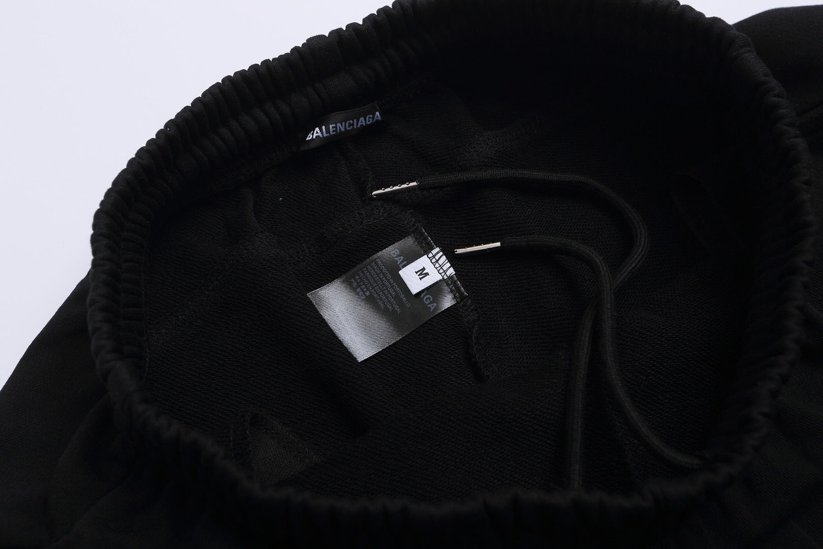 شورت بشعار Balenciag!