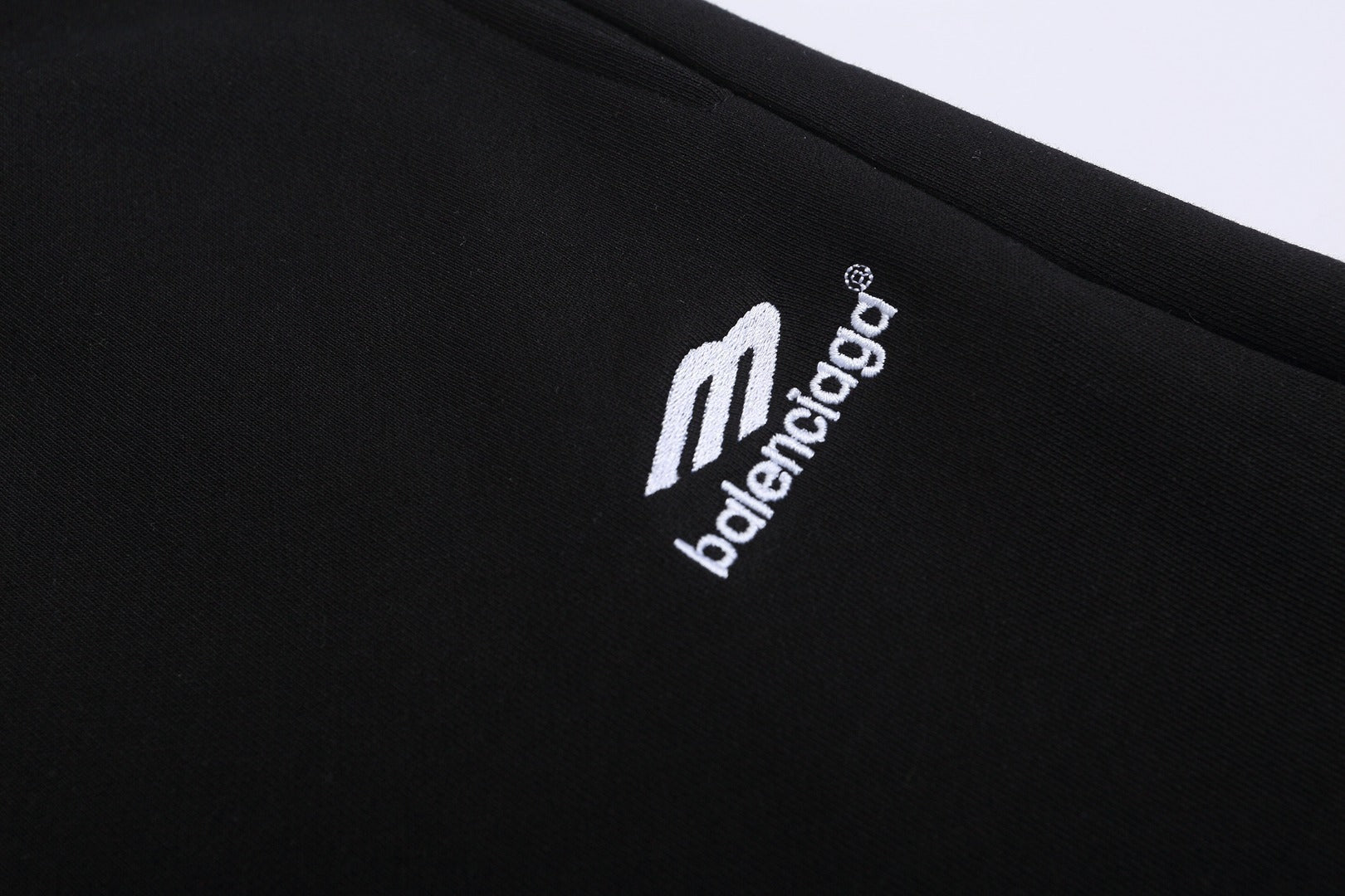 شورت بشعار Balenciag!