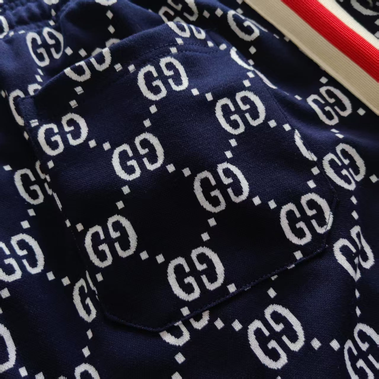 Short Gucc! G Logo