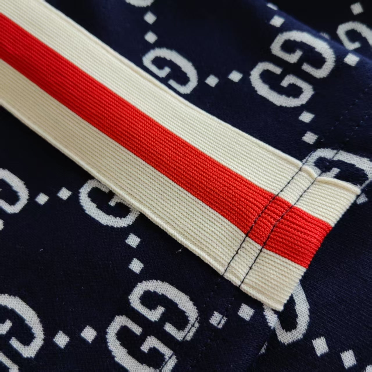 Short Gucc! G Logo