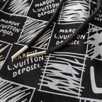 شورت قصير بشعار من LV