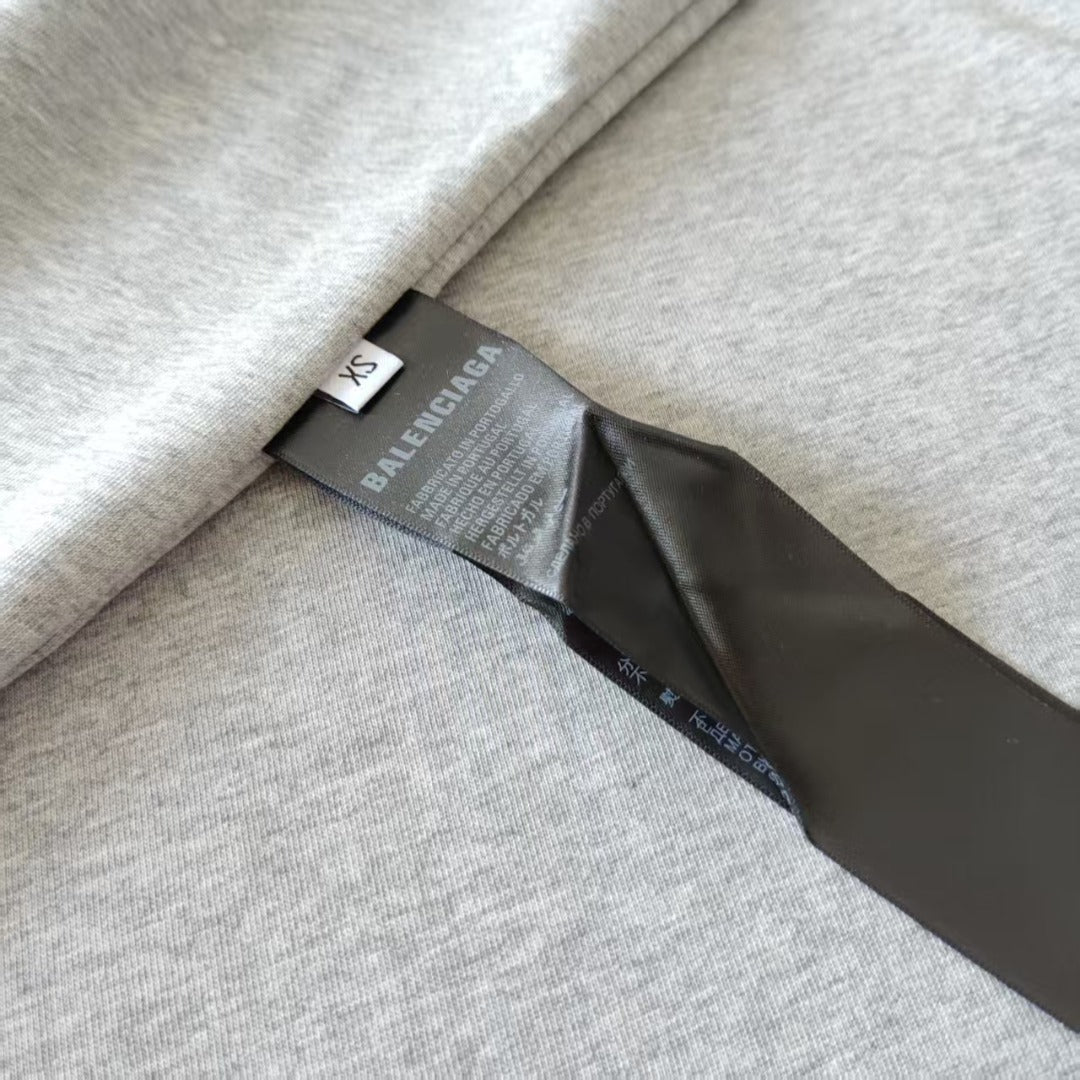 Chemise à manches courtes Balenciaga ! générée par l'IA