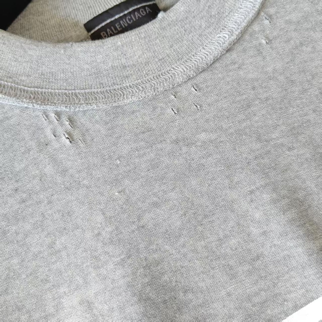 Chemise à manches courtes Balenciaga ! générée par l'IA