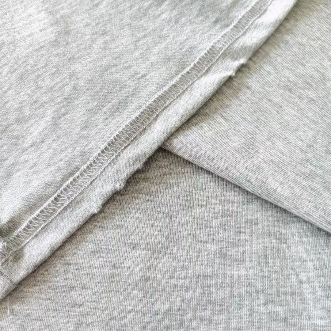 Chemise à manches courtes Balenciaga ! générée par l'IA