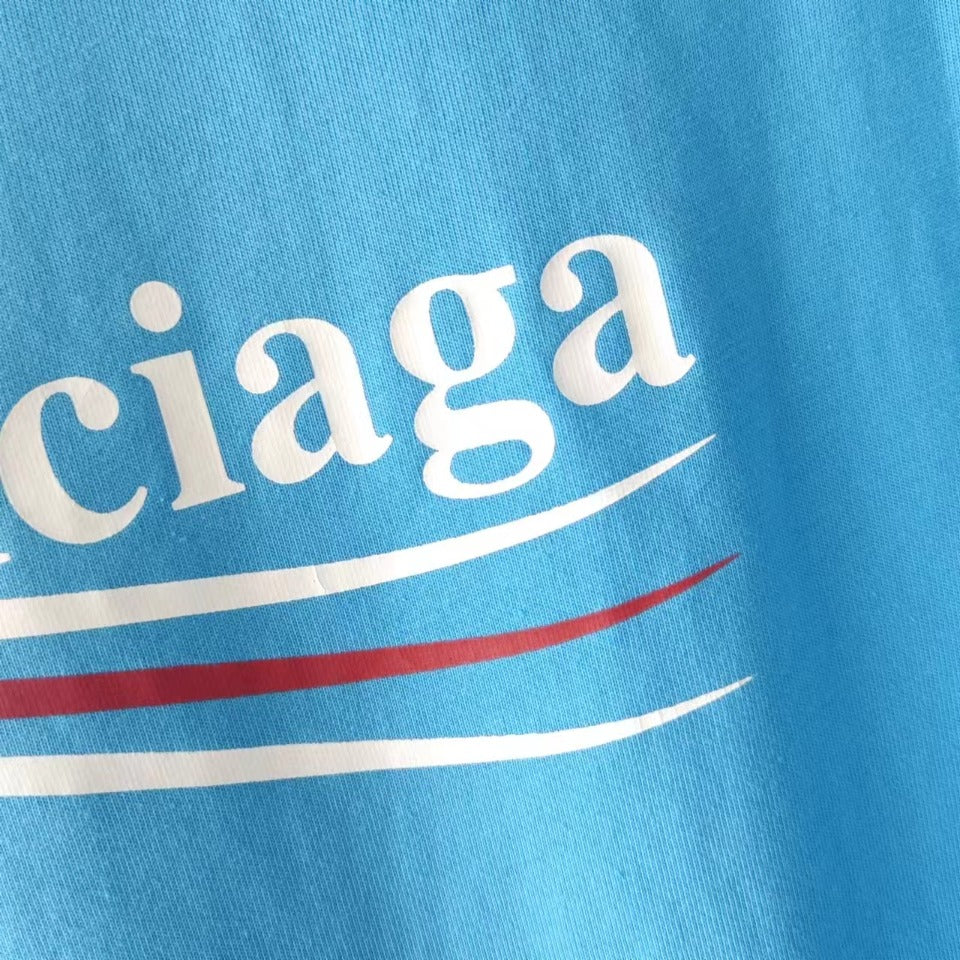 T-shirt à manches courtes déchiré Balenciaga !