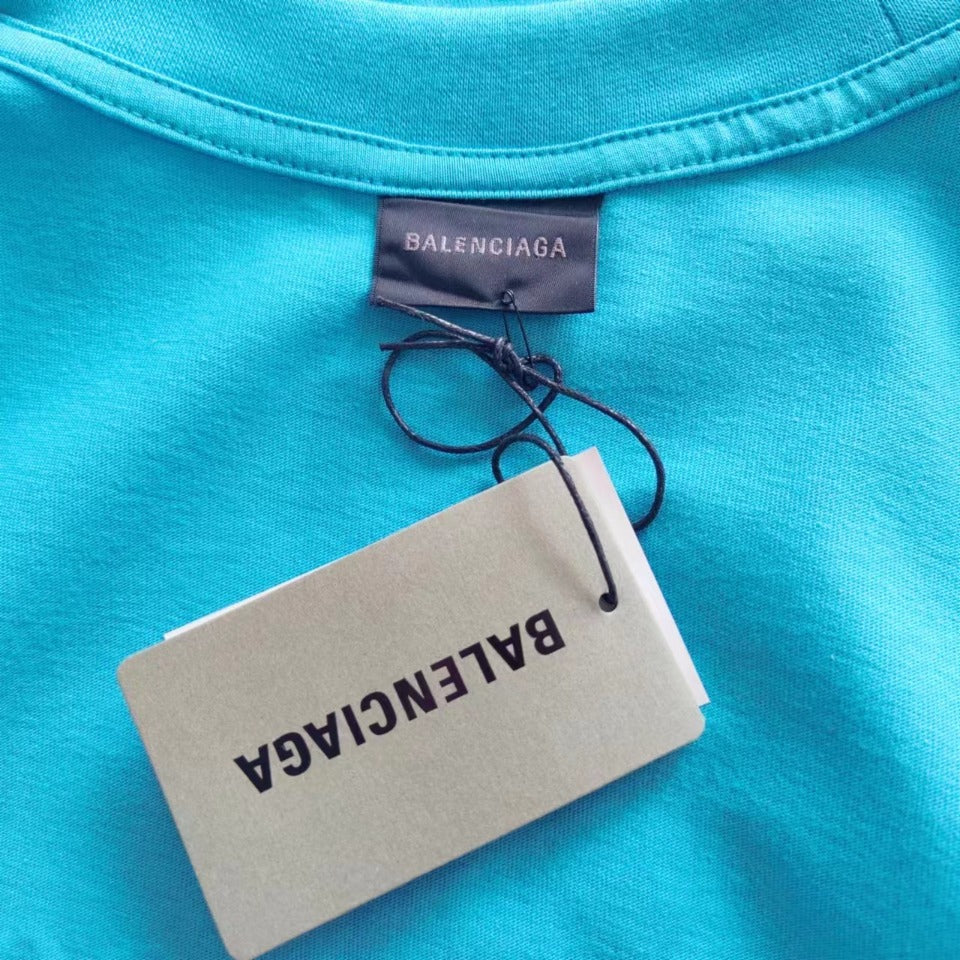 T-shirt à manches courtes déchiré Balenciaga !