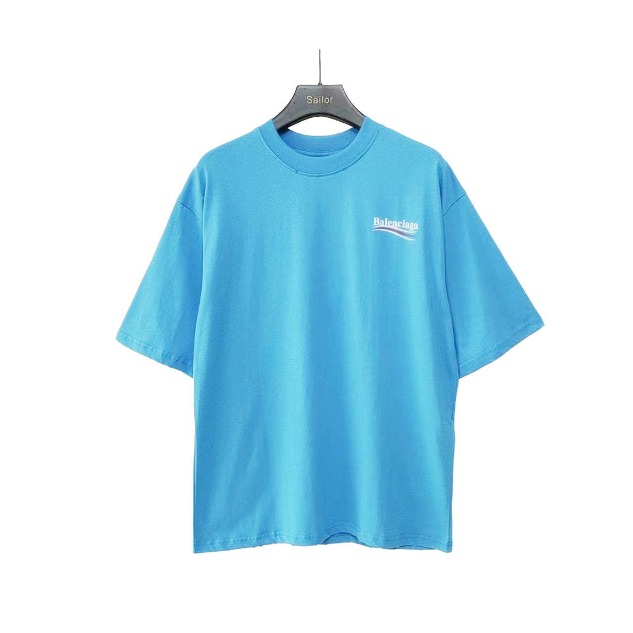 T-shirt à manches courtes déchiré Balenciaga !