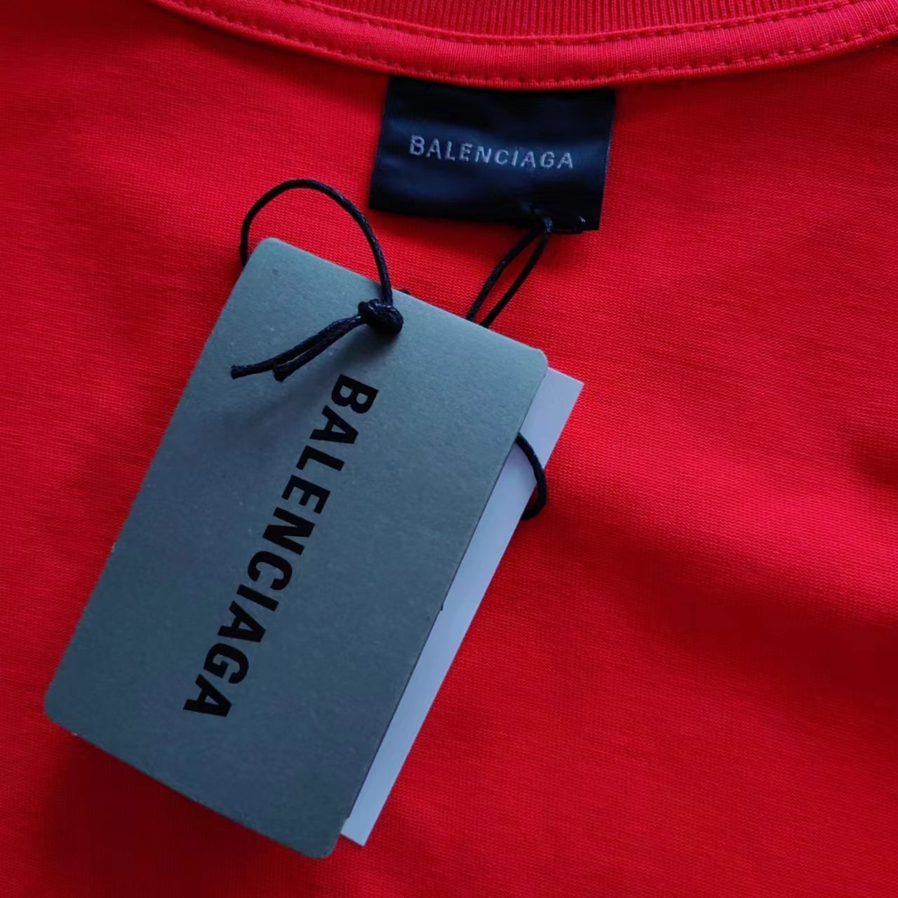 T-shirt à manches courtes déchiré Balenciaga !