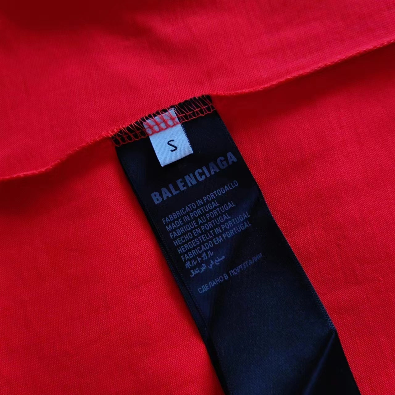 T-shirt à manches courtes déchiré Balenciaga !