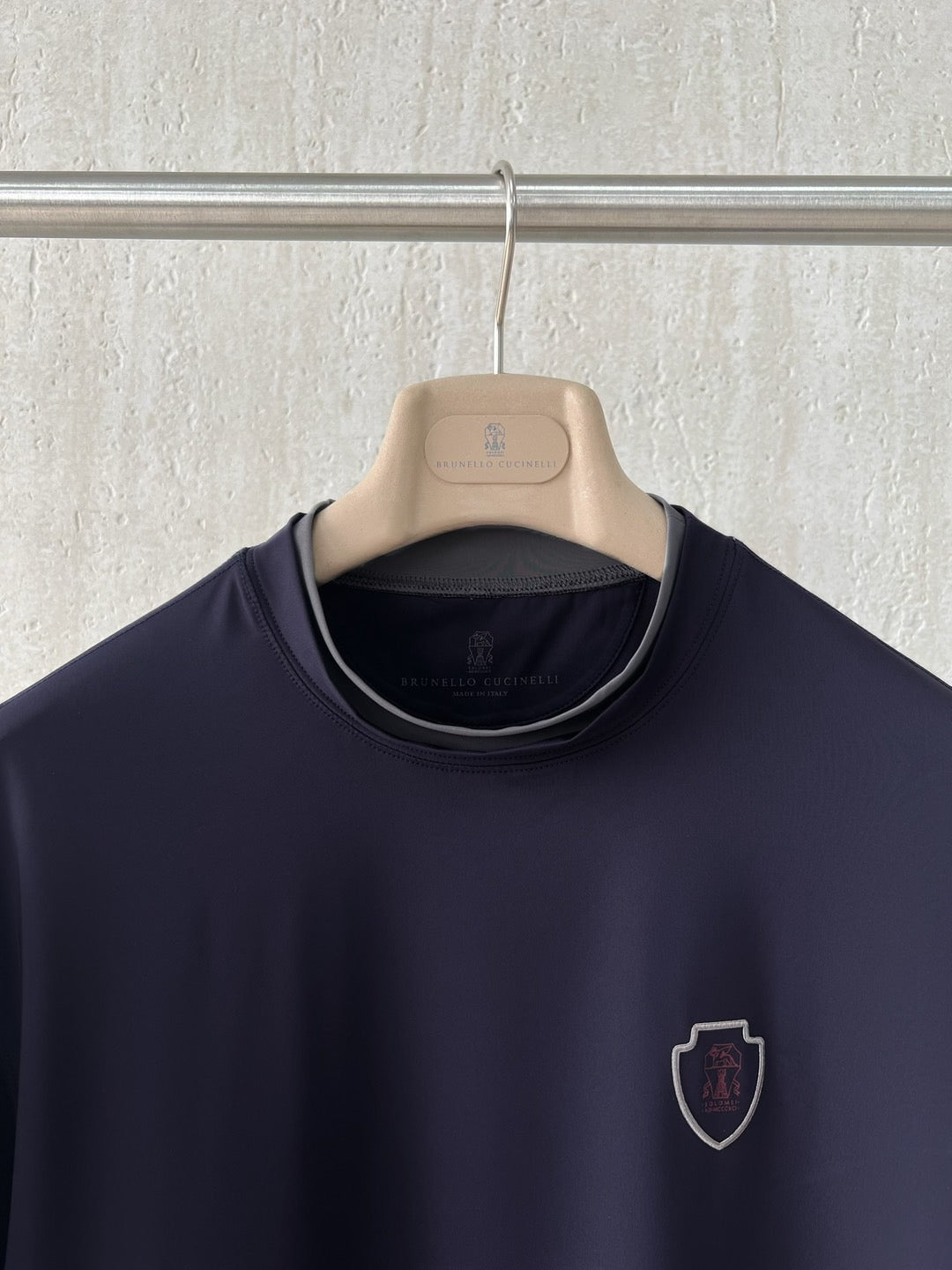 T-shirt ras du cou avec plaque logo Brunello Cucinell!