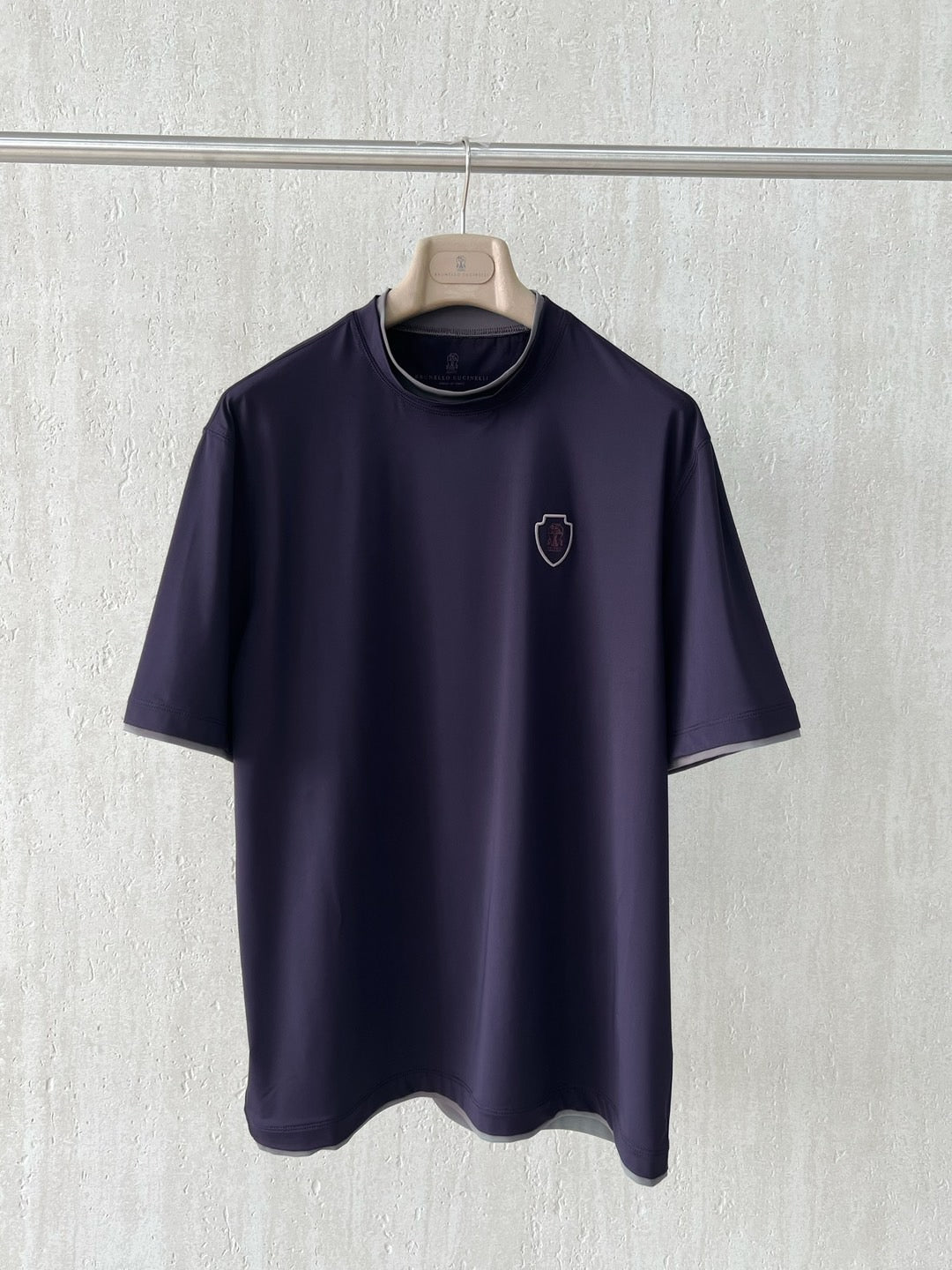 T-shirt ras du cou avec plaque logo Brunello Cucinell!
