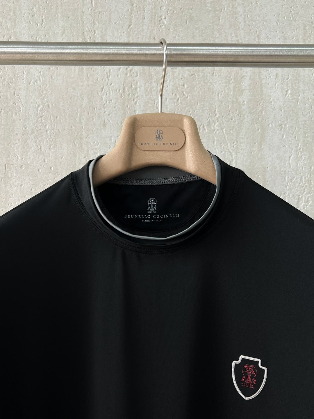 T-shirt ras du cou avec plaque logo Brunello Cucinell!