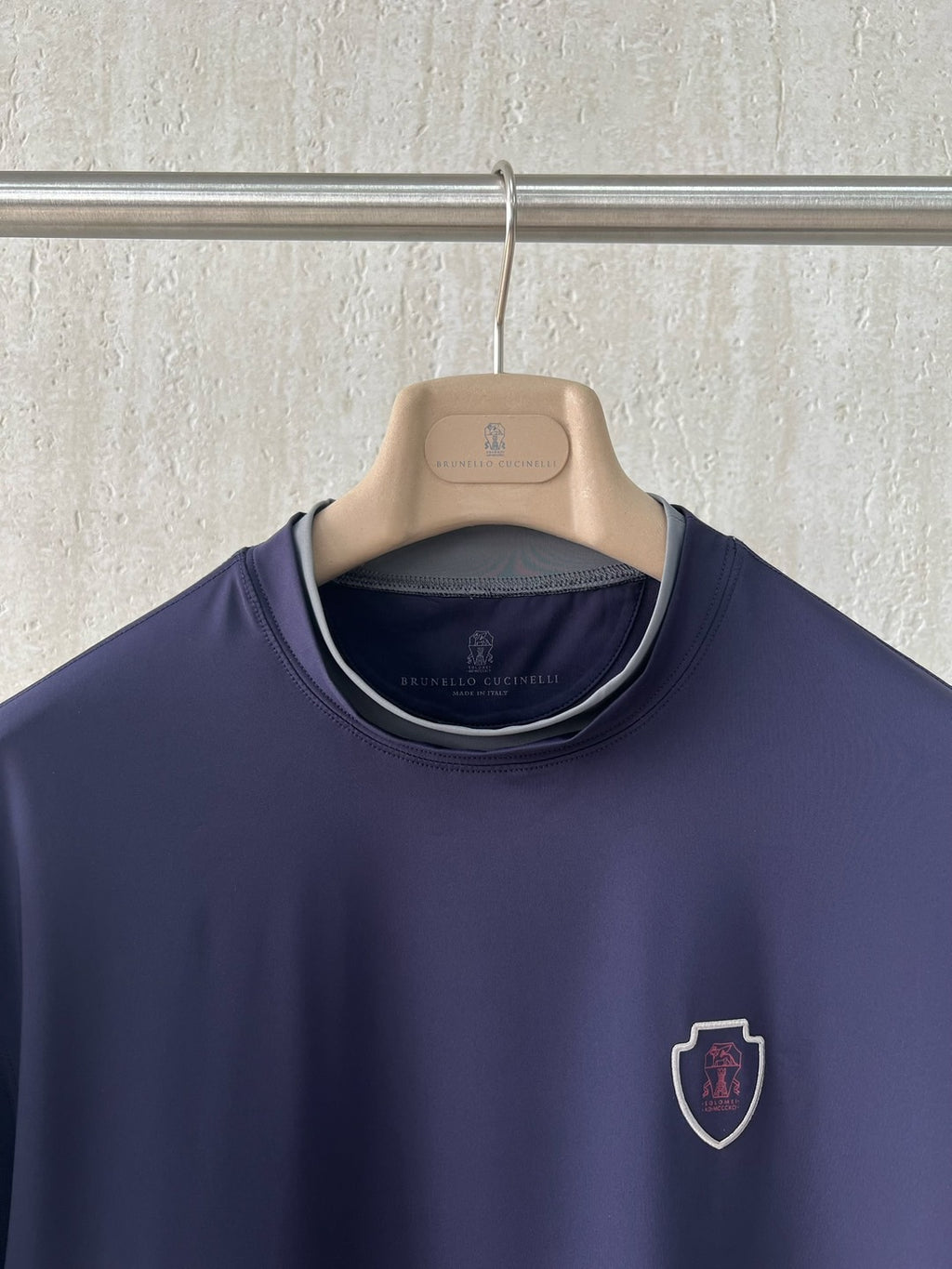 T-shirt ras du cou avec plaque logo Brunello Cucinell!