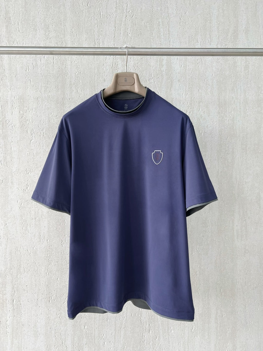 T-shirt ras du cou avec plaque logo Brunello Cucinell!