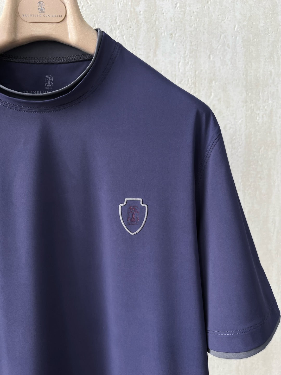 T-shirt ras du cou avec plaque logo Brunello Cucinell!
