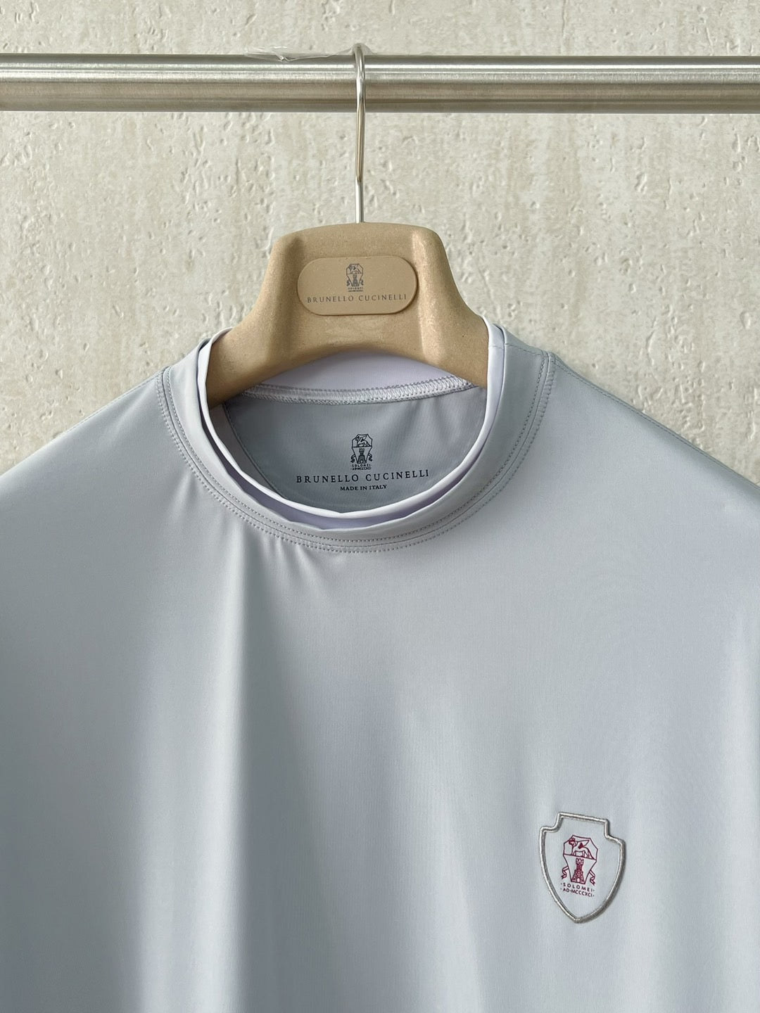 T-shirt ras du cou avec plaque logo Brunello Cucinell!