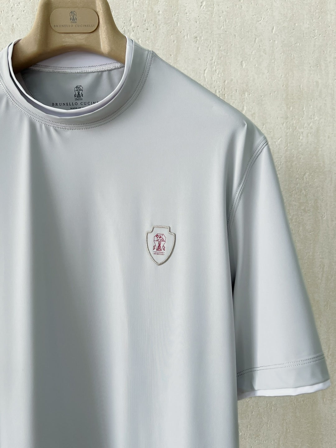 T-shirt ras du cou avec plaque logo Brunello Cucinell!