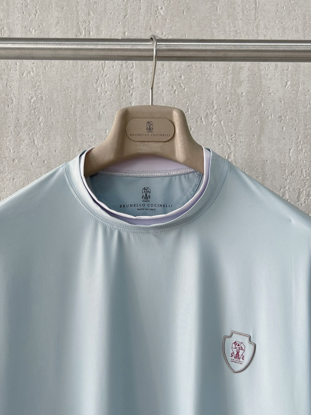 T-shirt ras du cou avec plaque logo Brunello Cucinell!