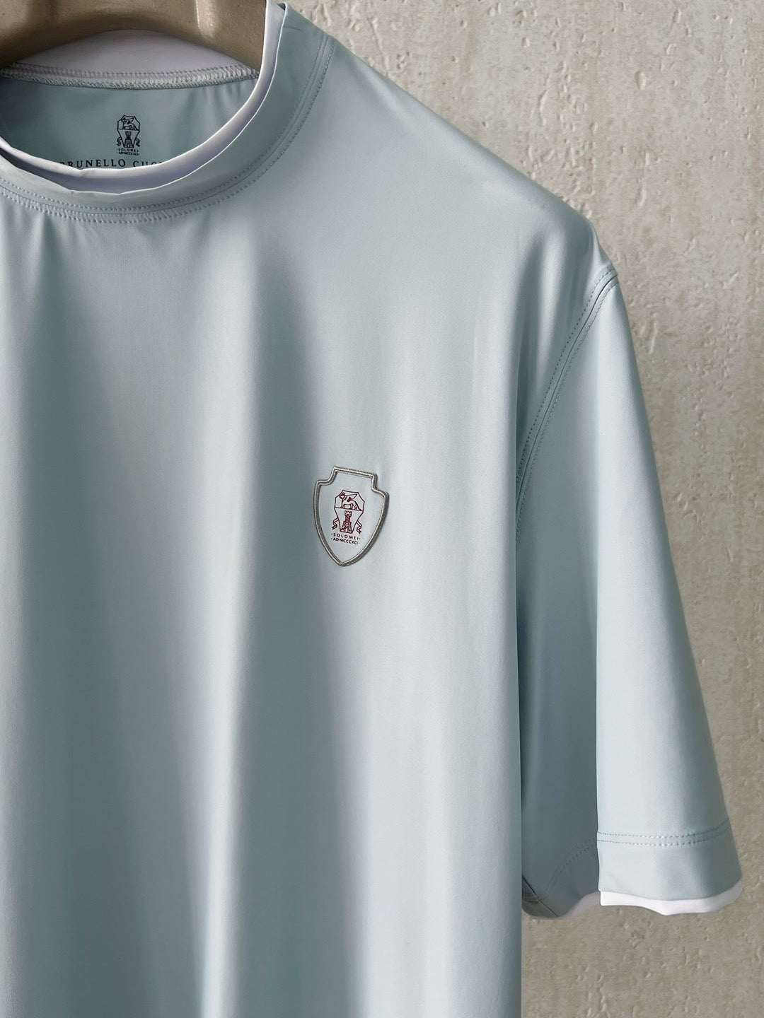 T-shirt ras du cou avec plaque logo Brunello Cucinell!