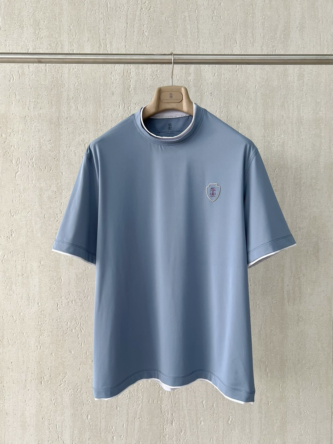 T-shirt ras du cou avec plaque logo Brunello Cucinell!