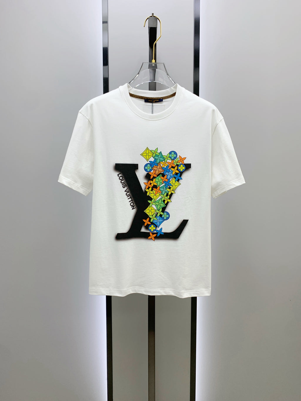 تي شيرت LV قطني بأكمام قصيرة وشعار كلاسيكي