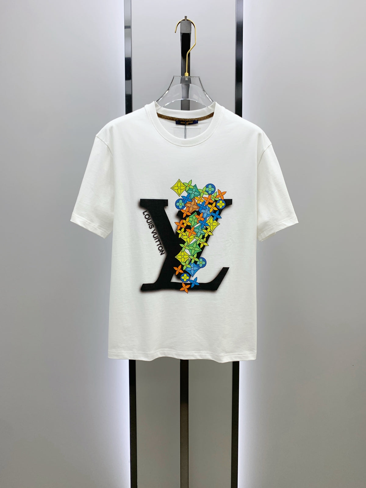 تي شيرت LV قطني بأكمام قصيرة وشعار كلاسيكي