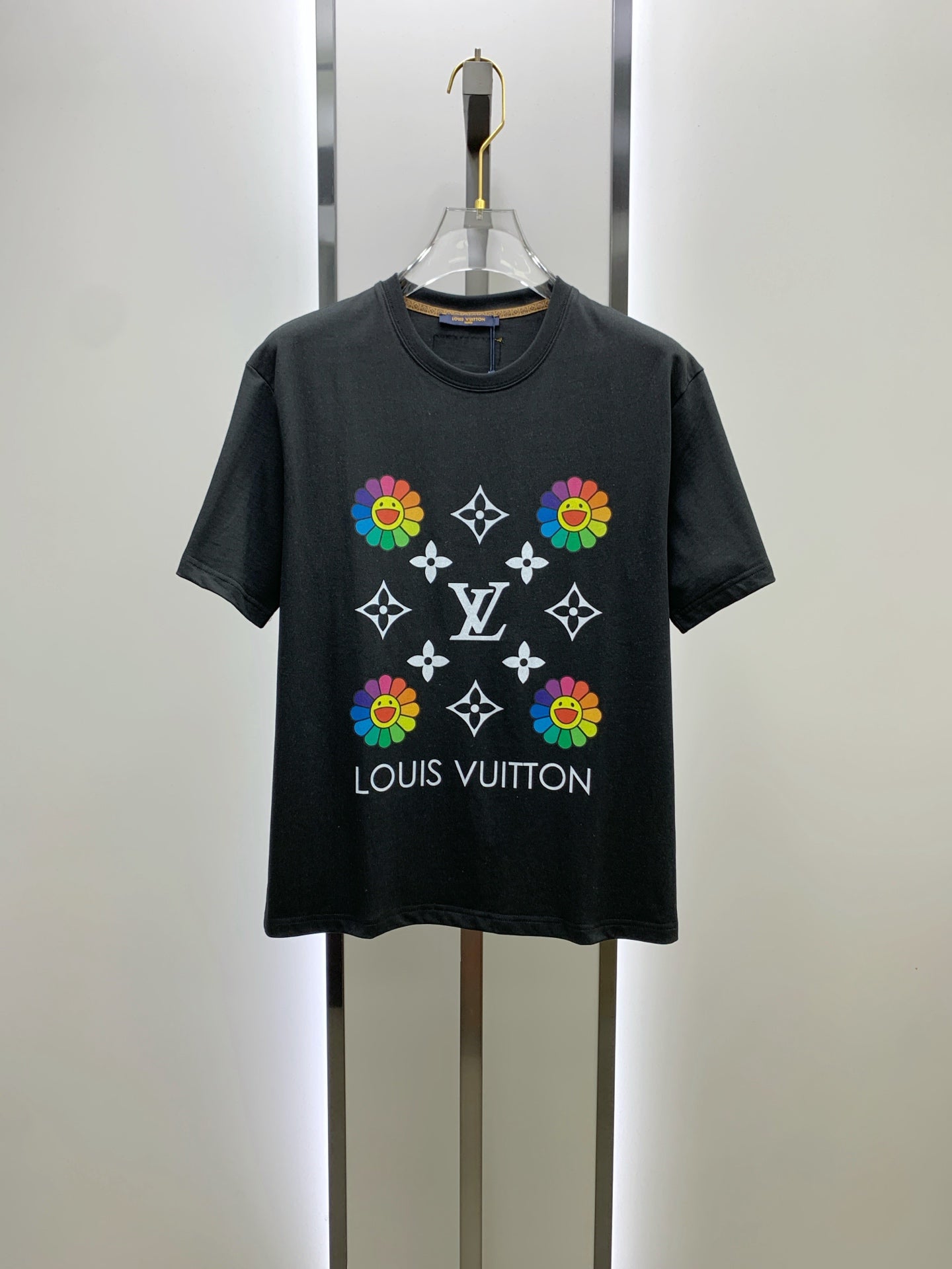 تي شيرت LV قطني بأكمام قصيرة وشعار كلاسيكي