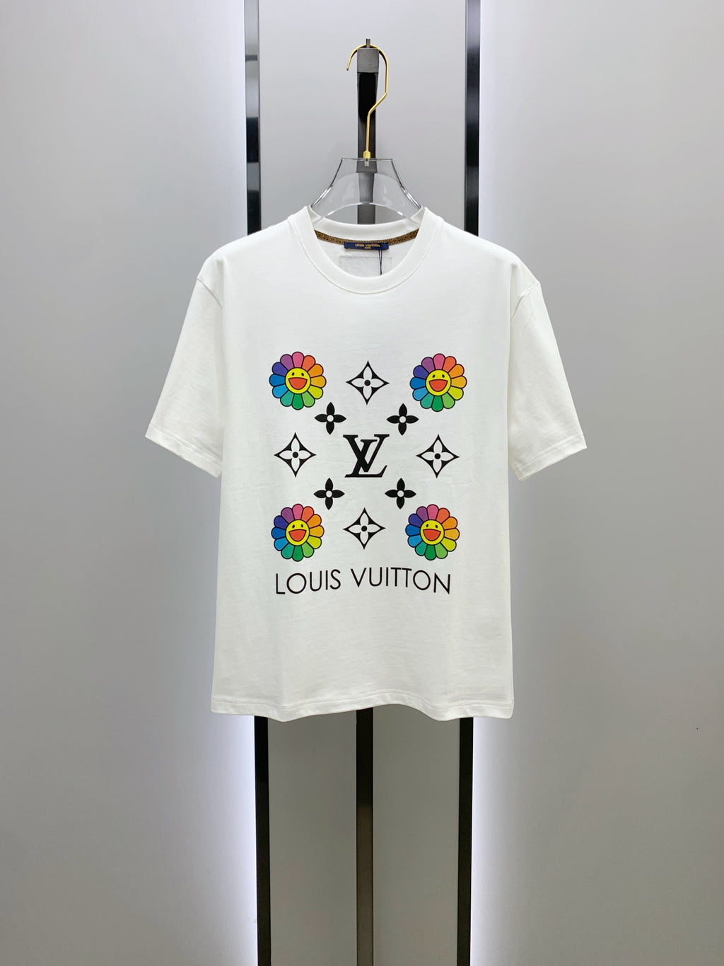 تي شيرت LV قطني بأكمام قصيرة وشعار كلاسيكي