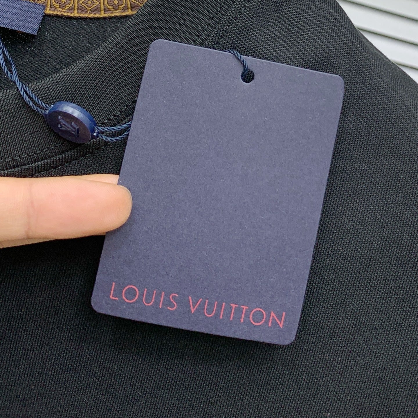 تي شيرت LV قطني بأكمام قصيرة