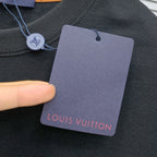 تي شيرت LV قطني بأكمام قصيرة بشعار كلاسيكي