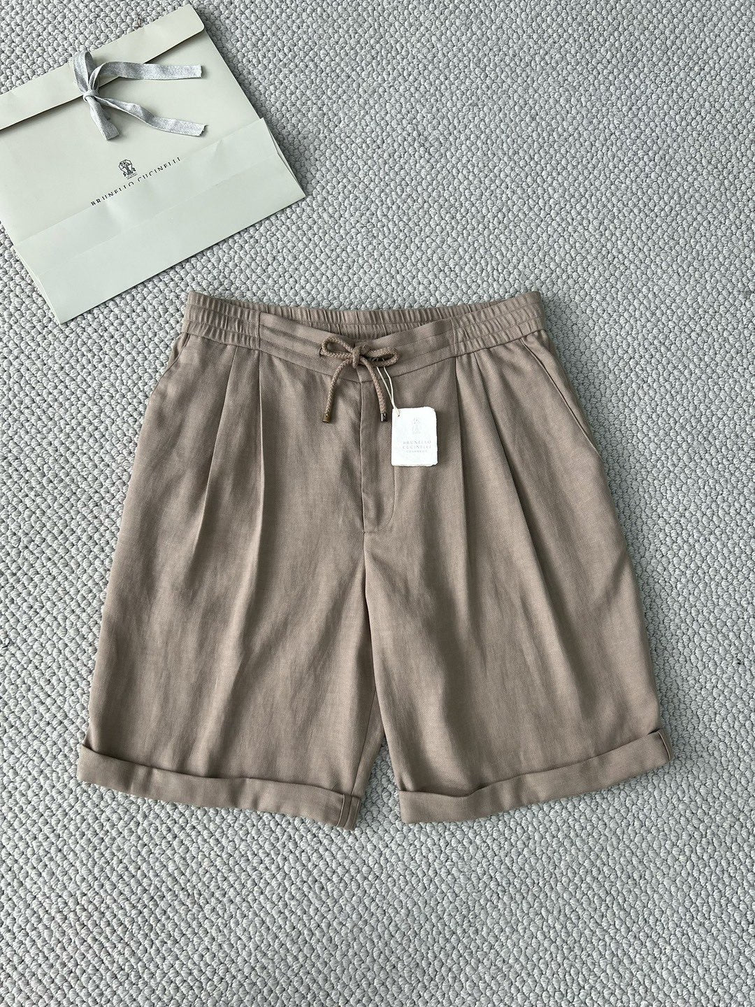 Brunello Cucinel! Bermuda shorts with drawstring