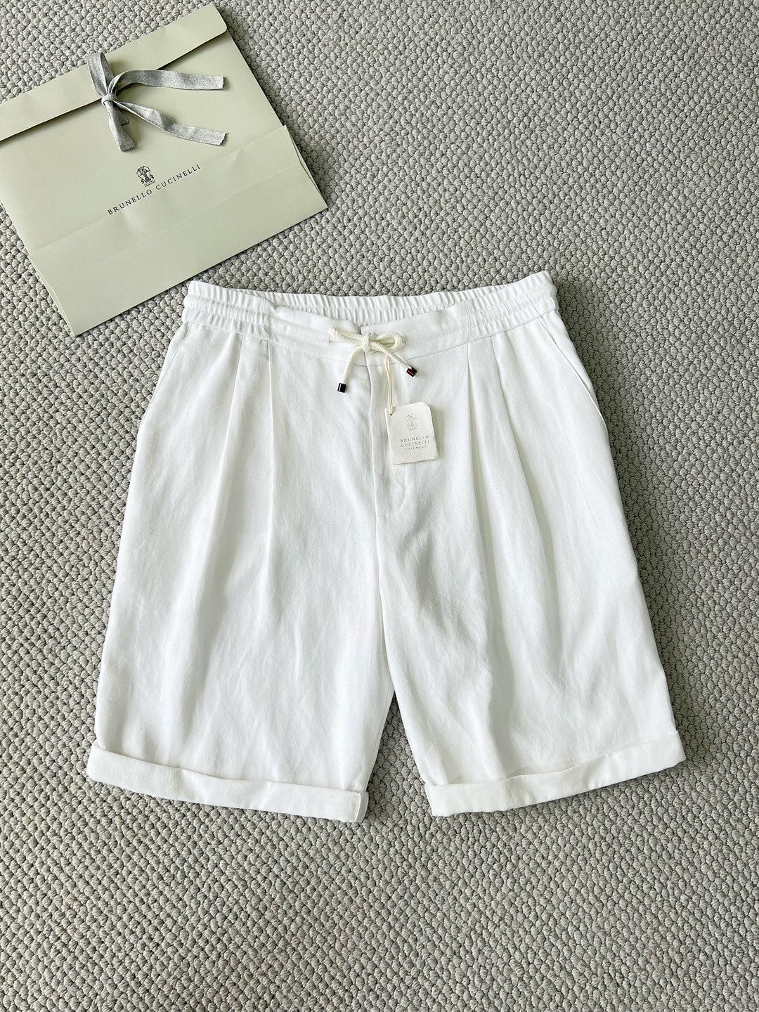 Brunello Cucinel! Bermuda shorts with drawstring