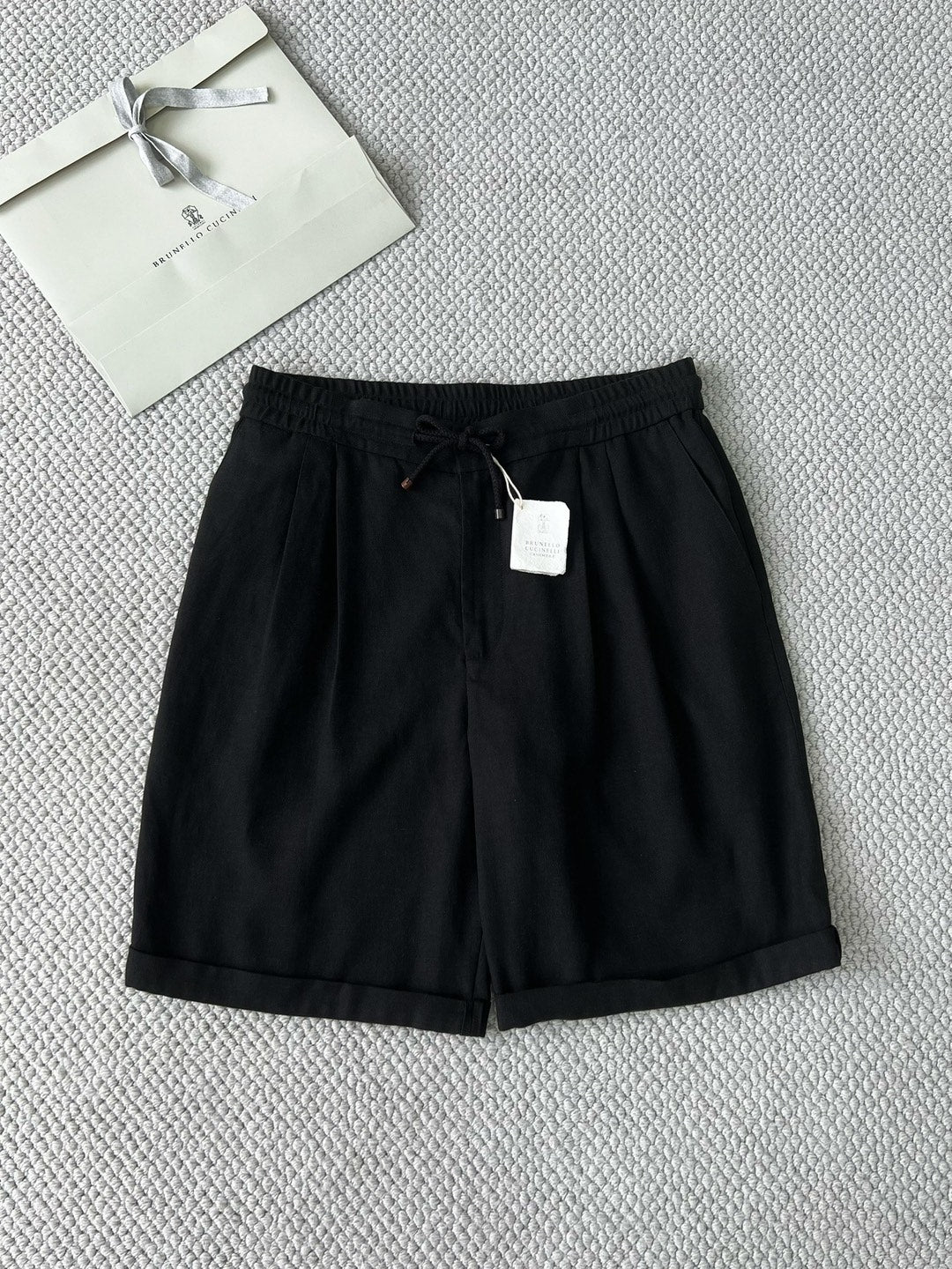 Brunello Cucinel! Bermuda shorts with drawstring