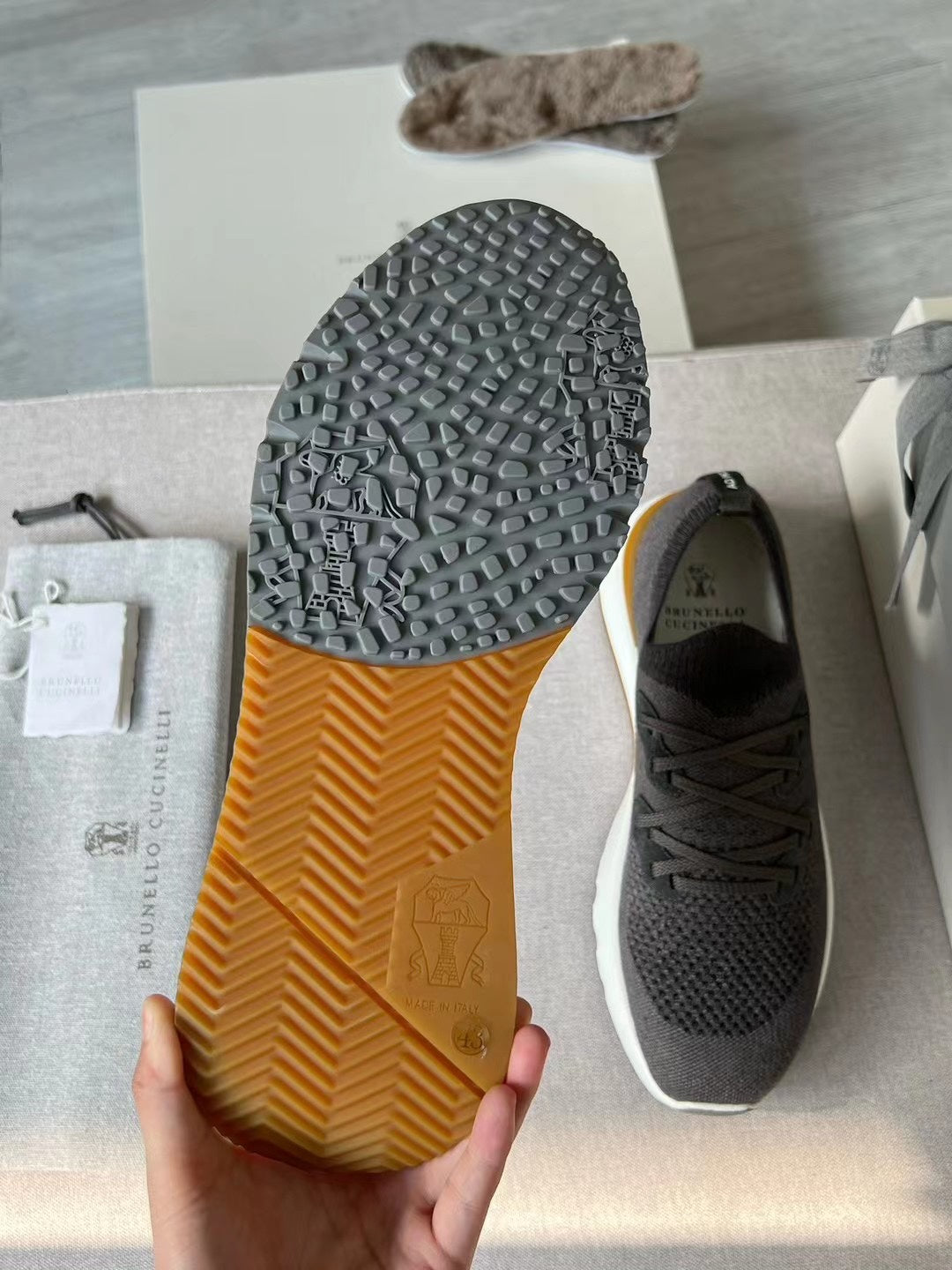حذاء برونيلو كوتشينيل! Knit Runners
