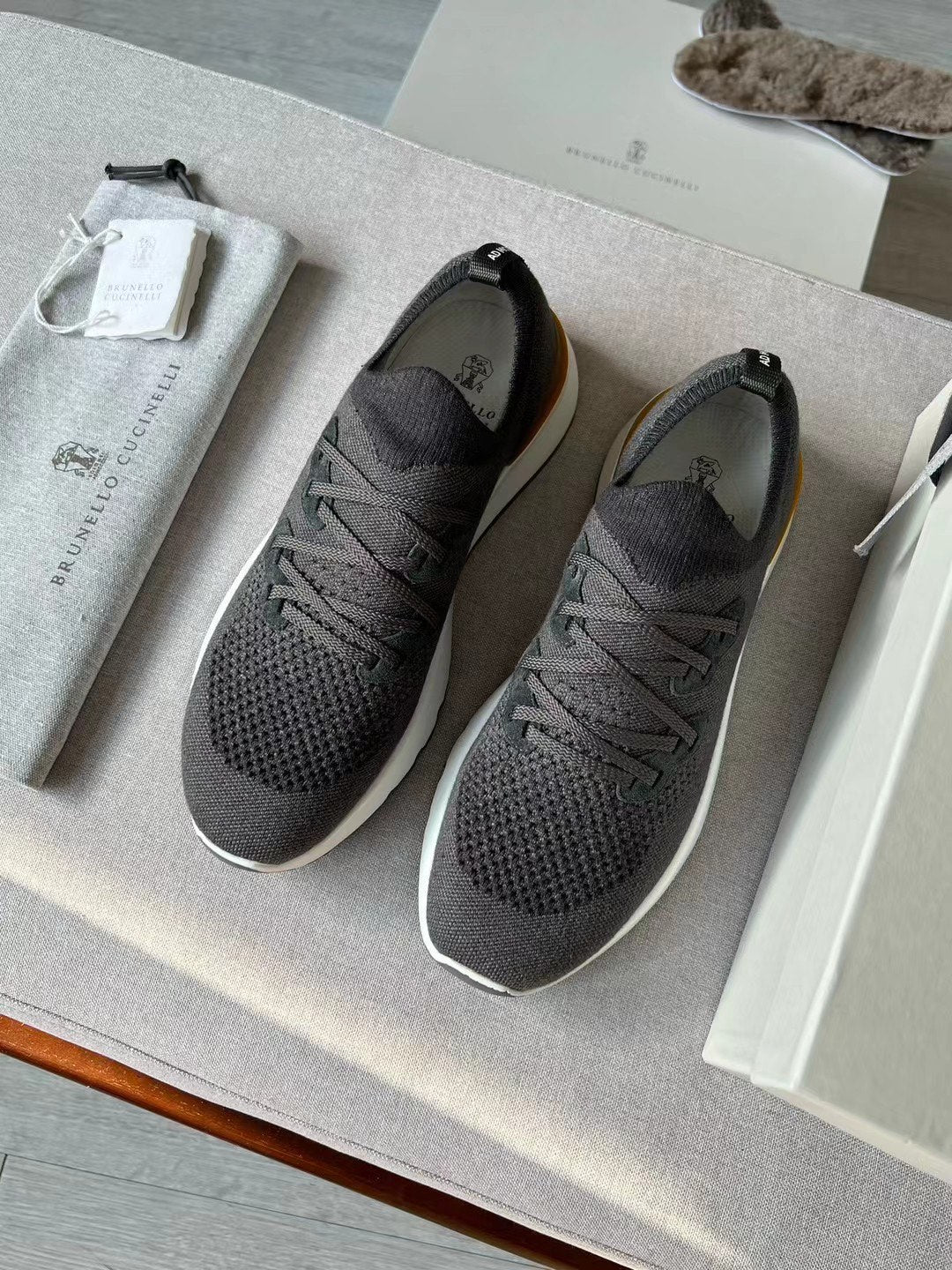 حذاء برونيلو كوتشينيل! Knit Runners