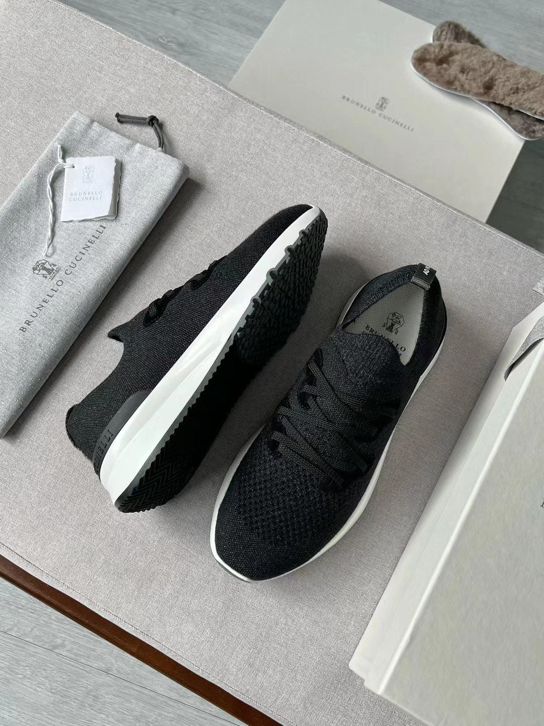 حذاء برونيلو كوتشينيل! Knit Runners
