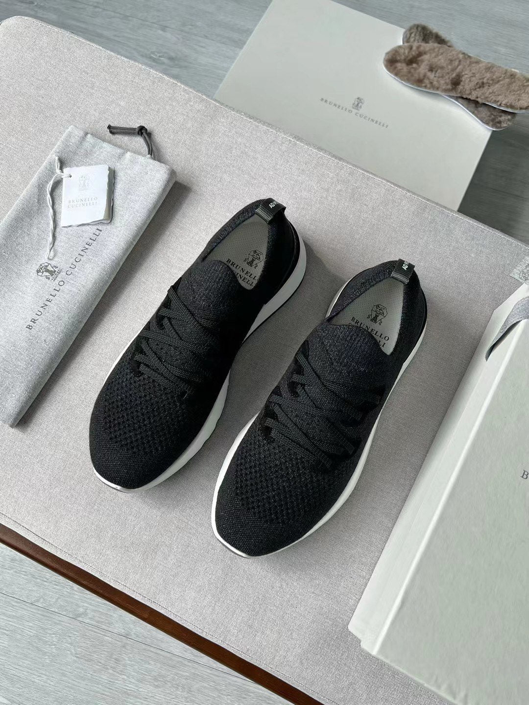 حذاء برونيلو كوتشينيل! Knit Runners