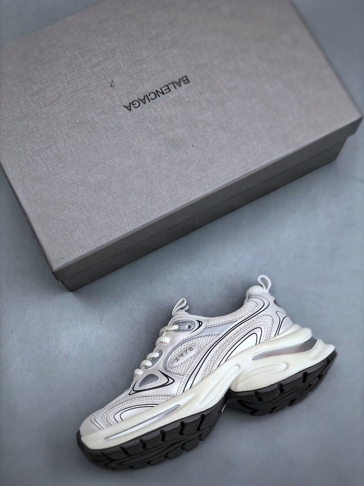 Balencia! Low-top Sneaker