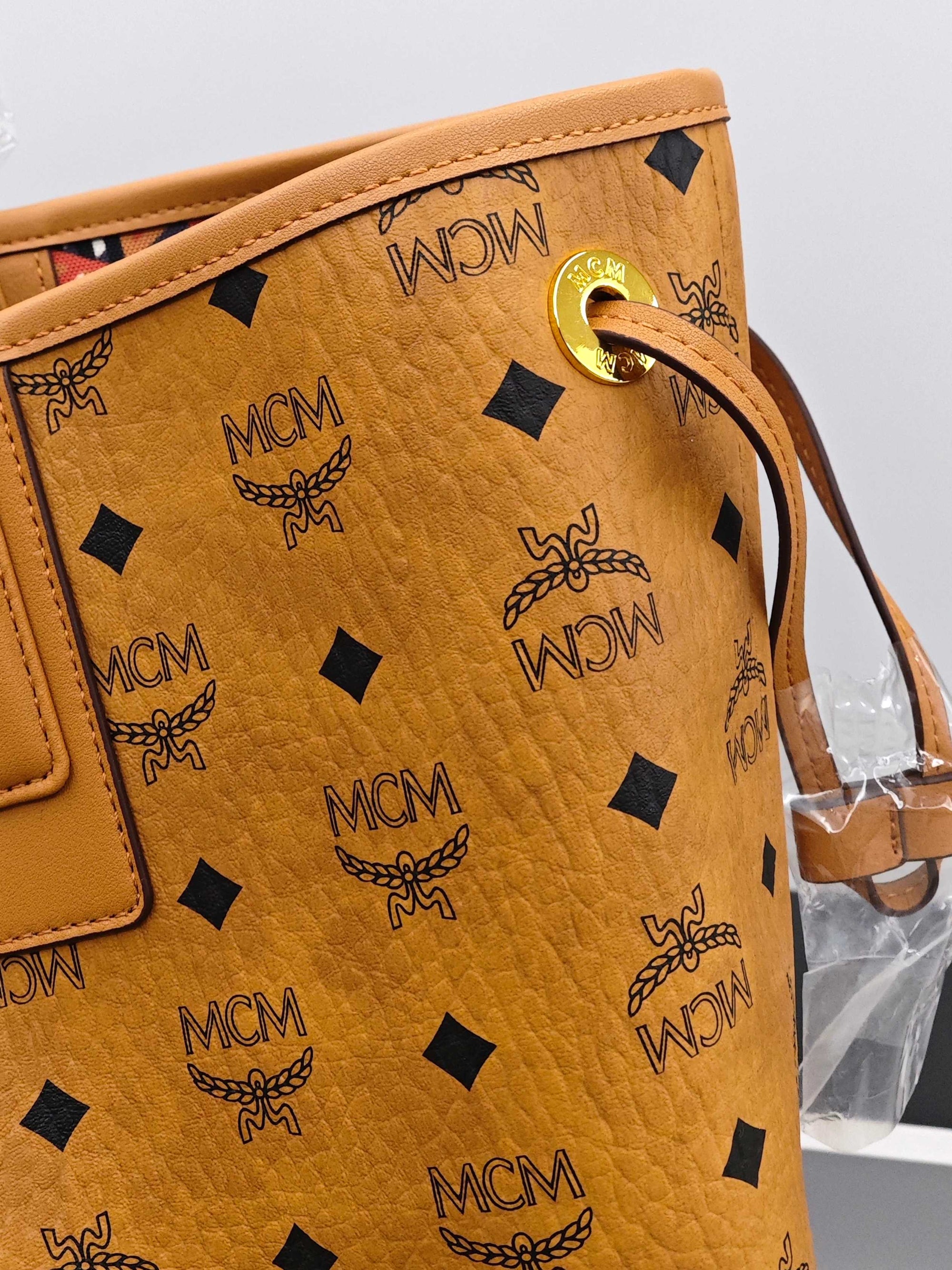 حقيبة ليز النسائية القابلة للعكس من MCM