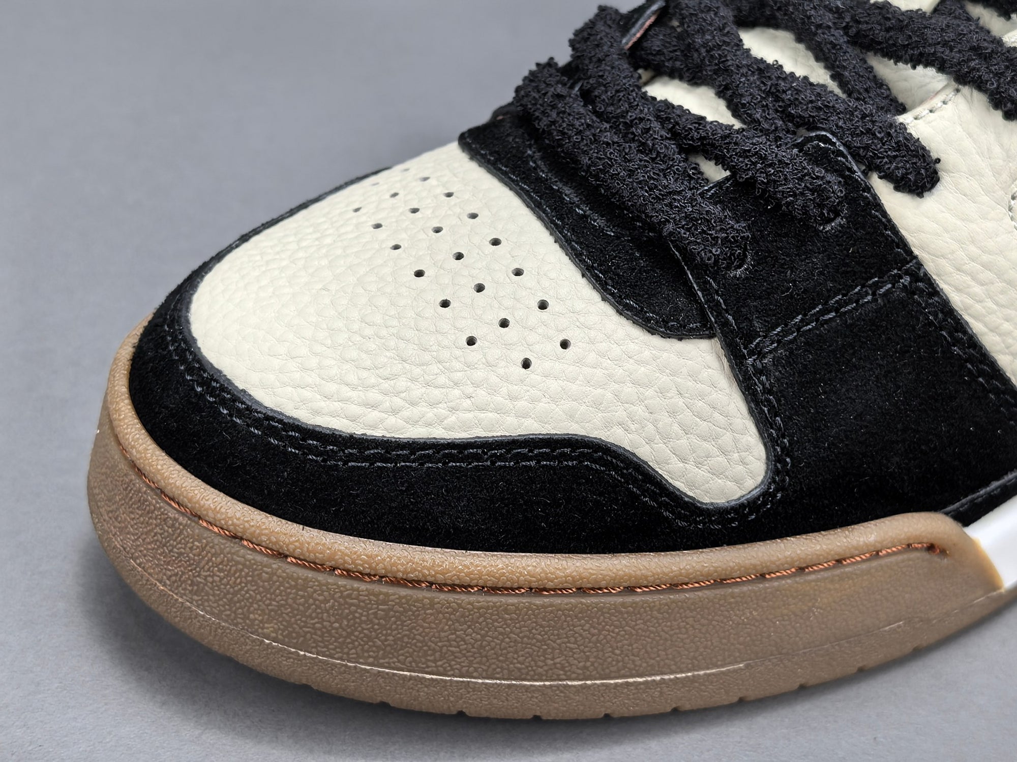 Fend! Match Low tops in black suede