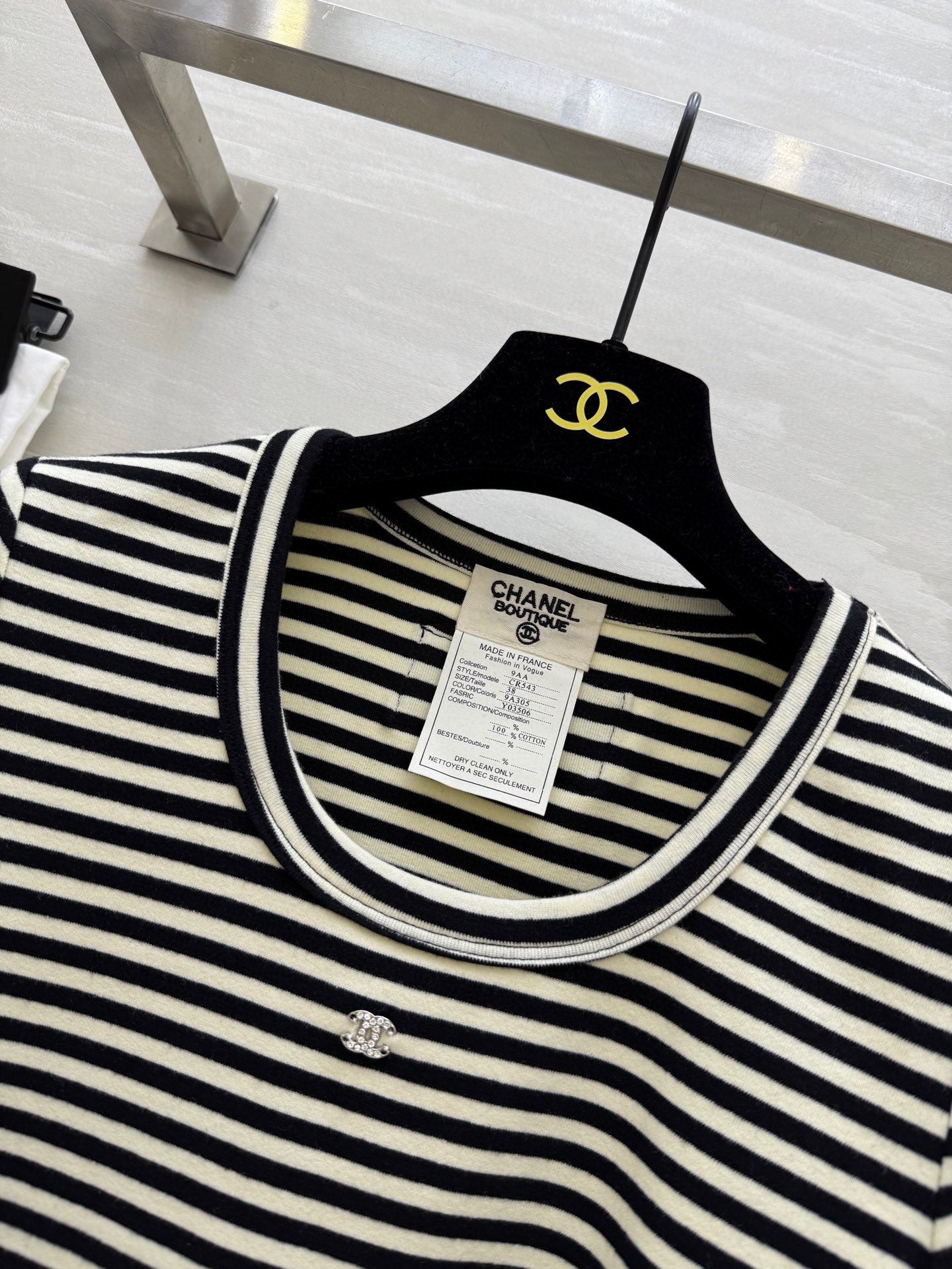 CHNE! Vintage Series U-neck Striped T-shirt