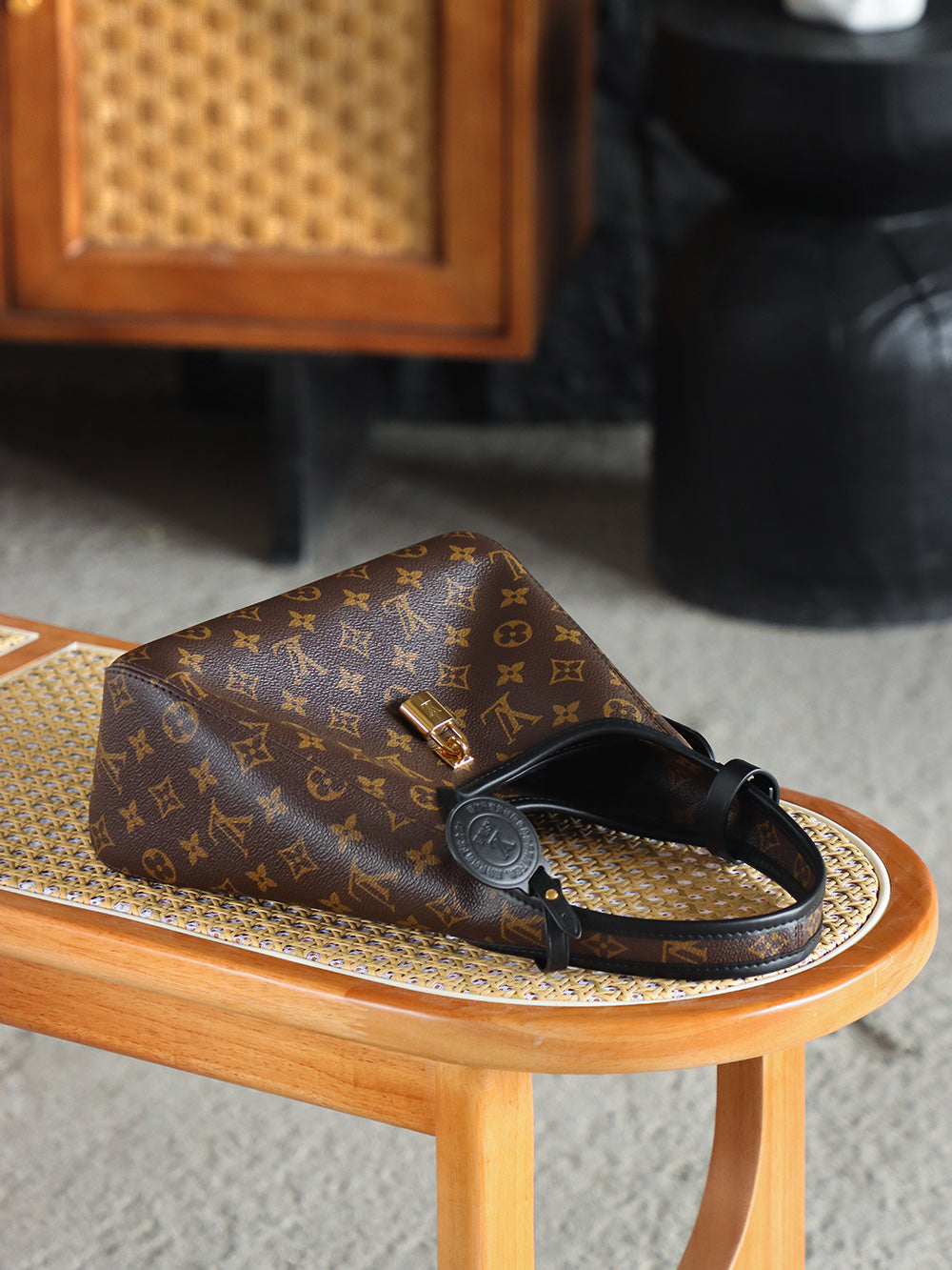 Sac à main LV The Drop PM Monogram